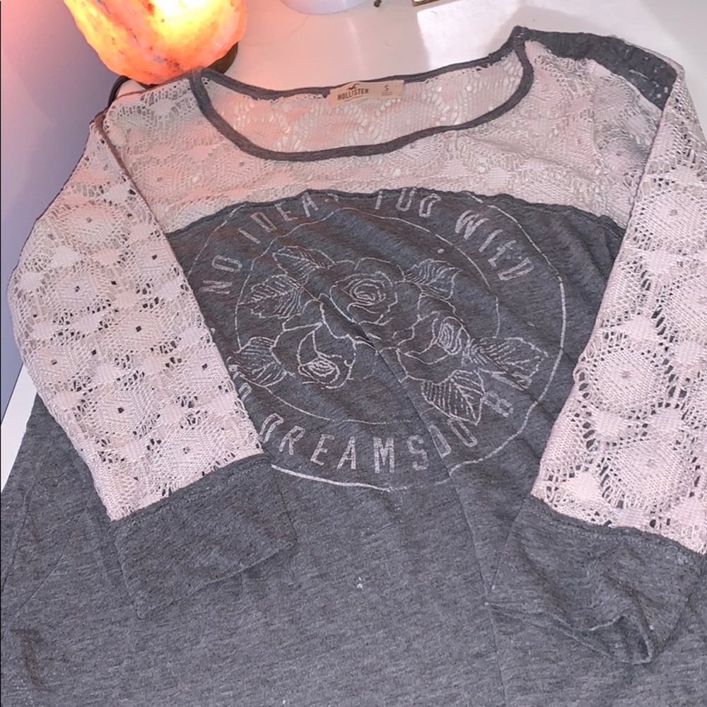 Lace sleeve Hollister gray top